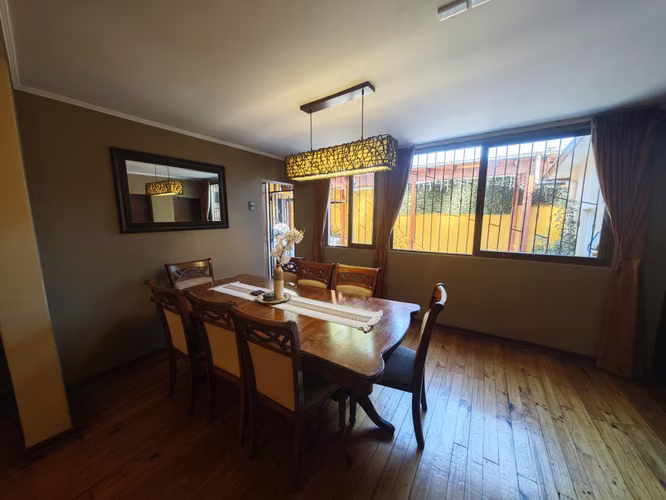 CASA EN VENTA DE 5 DORMITORIOS EN QUINTA NORMAL