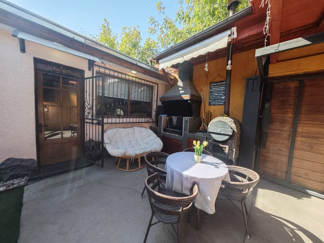 CASA EN VENTA DE 5 DORMITORIOS EN QUINTA NORMAL