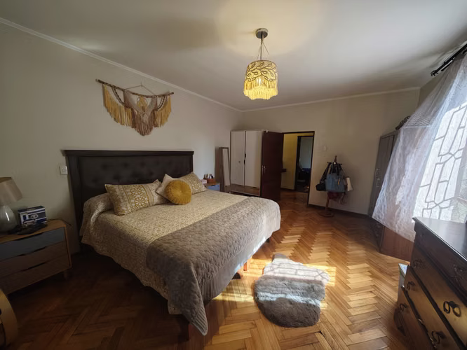CASA EN VENTA DE 5 DORMITORIOS EN QUINTA NORMAL