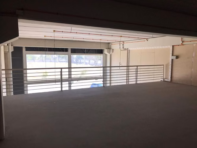 BODEGA AV. DE LOS VALLES - Imagen 13