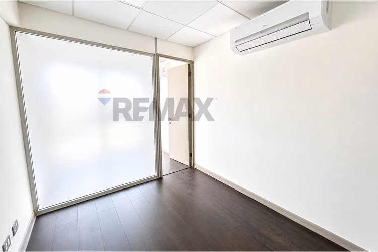 Moderna oficina en venta en las condes - Imagen 2