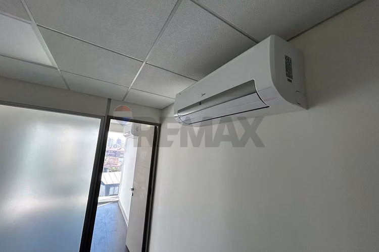 Moderna oficina en venta en las condes - Imagen 11