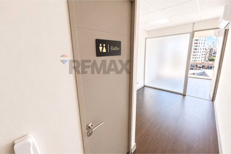 Moderna oficina en venta en las condes - Imagen 3