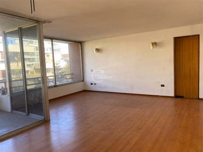 Departamento en venta de 3 dorm. Metro Los Leones