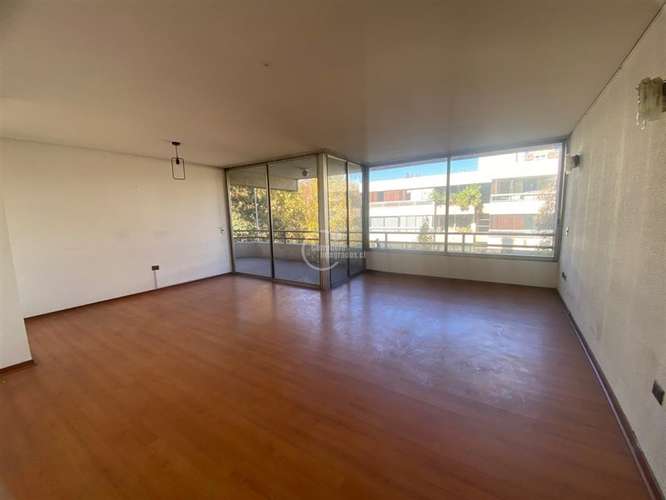 Departamento en venta de 3 dorm. Metro Los Leones - Imagen 3