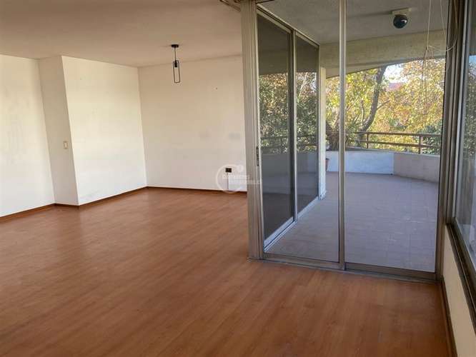 Departamento en venta de 3 dorm. Metro Los Leones - Imagen 2