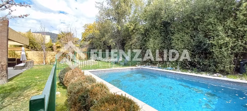 Casa en venta de 7 dorm. en Lo Barnechea