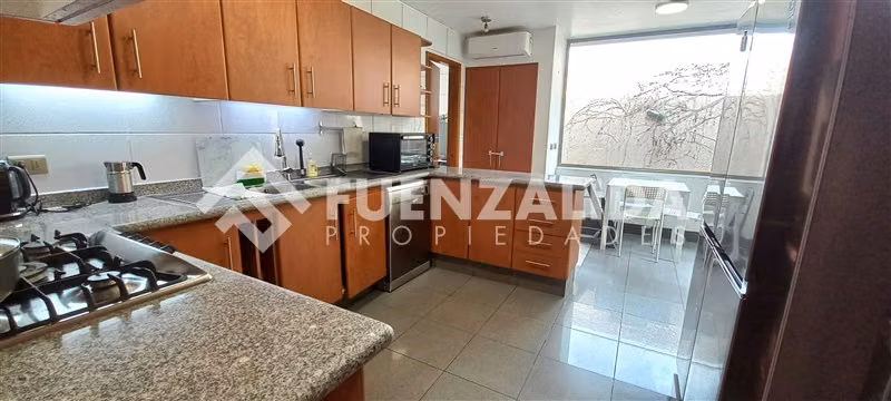 Casa en venta de 7 dorm. en Lo Barnechea