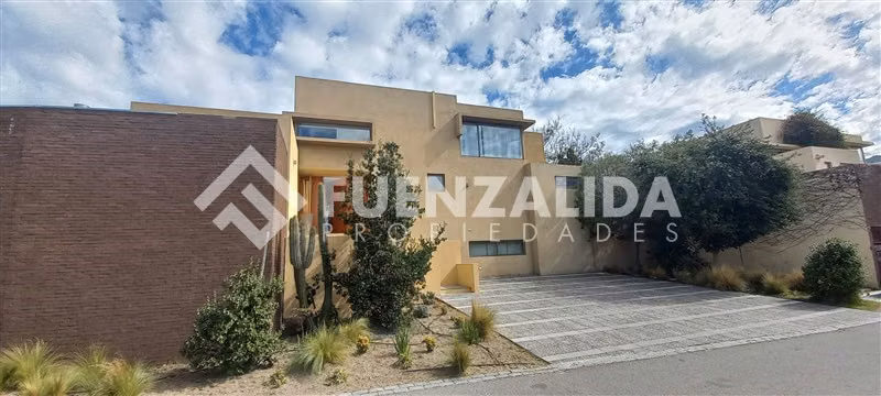 Casa en venta de 7 dorm. en Lo Barnechea