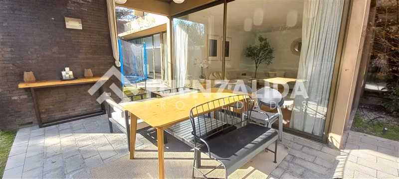 Casa en venta de 7 dorm. en Lo Barnechea