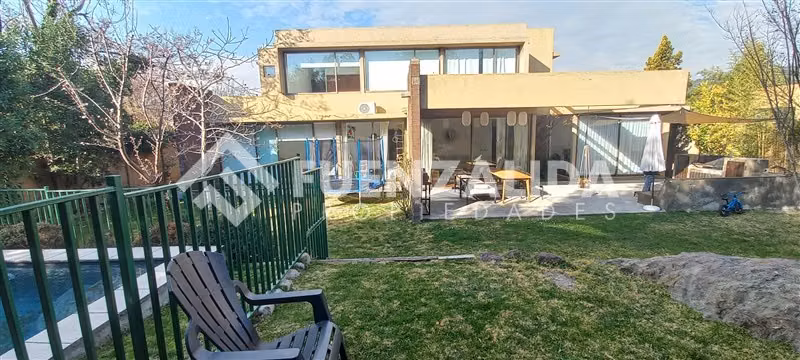 Casa en venta de 7 dorm. en Lo Barnechea