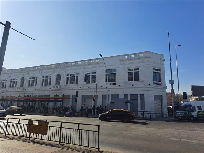 Mall Comercial en arriendo en Santiago, gran flujo peatonal
