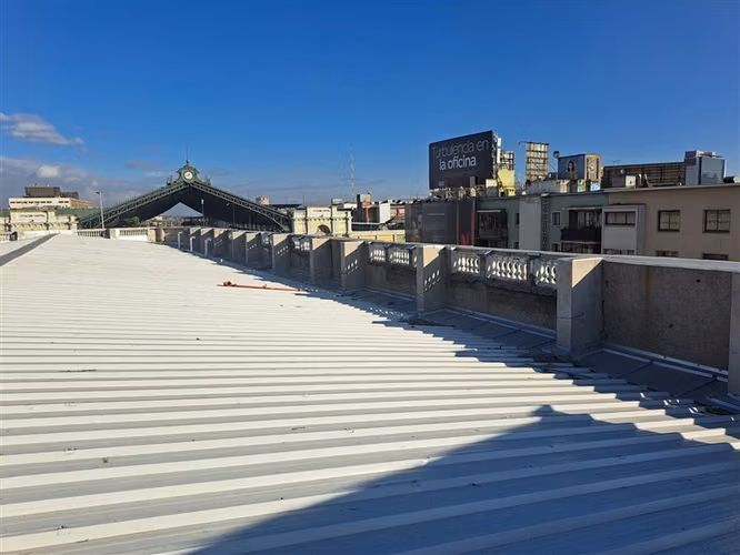 Mall Comercial en arriendo en Santiago, gran flujo peatonal
