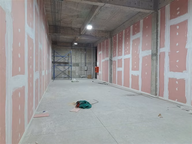Mall Comercial en arriendo en Santiago, gran flujo peatonal