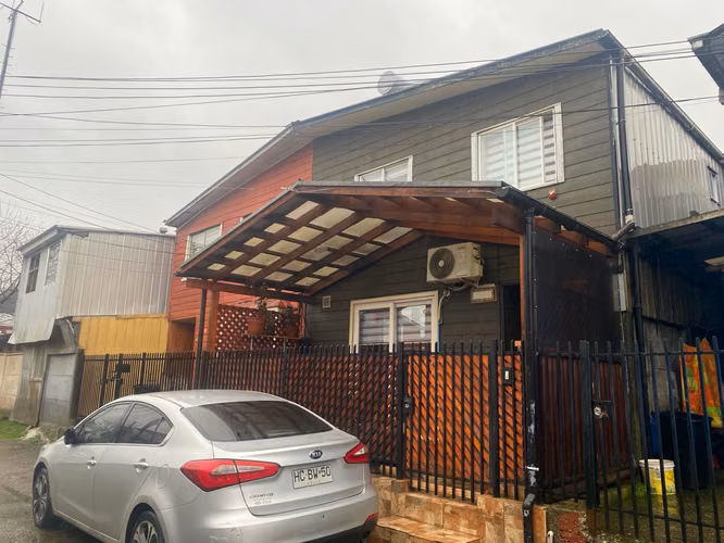 Se vende casa con 4 dormitorios y quincho en Pobl. San Pablo