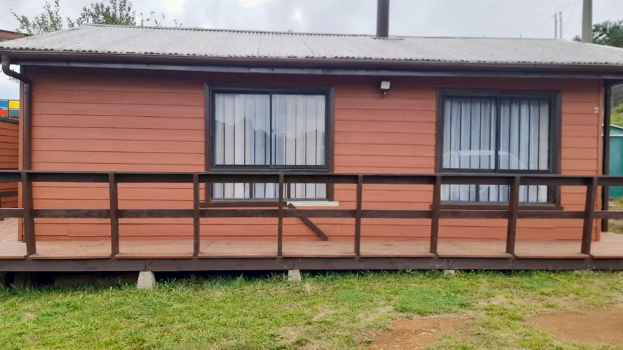 Venta de casa y cabaña en Pino Huacho con vista al río