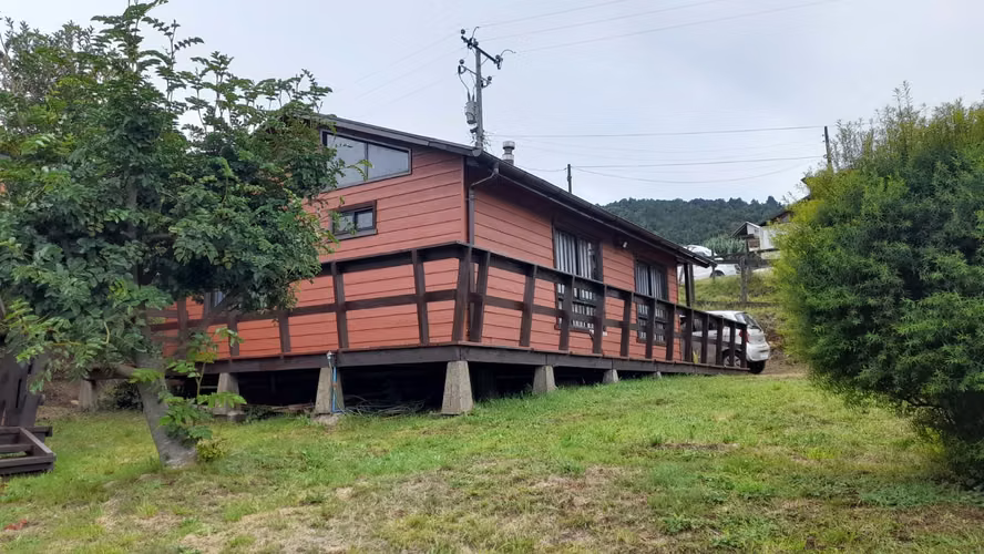 Venta de casa y cabaña en Pino Huacho con vista al río