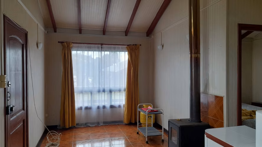 Venta de casa y cabaña en Pino Huacho con vista al río