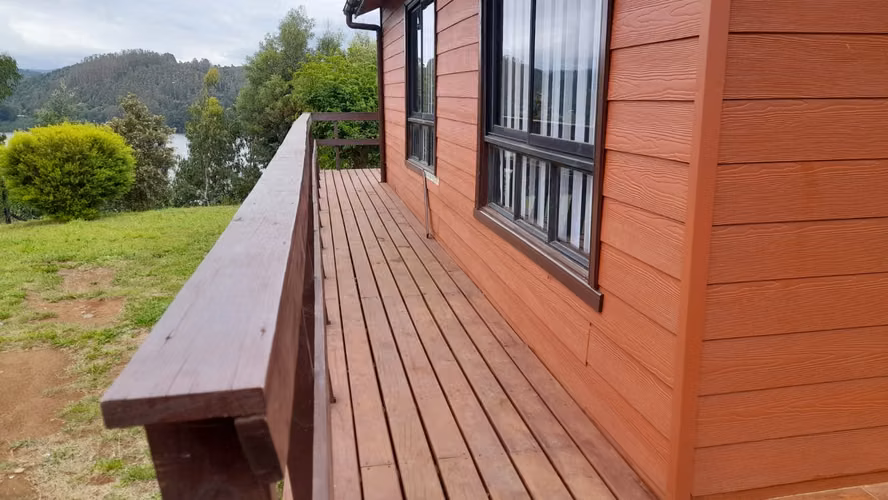 Venta de casa y cabaña en Pino Huacho con vista al río