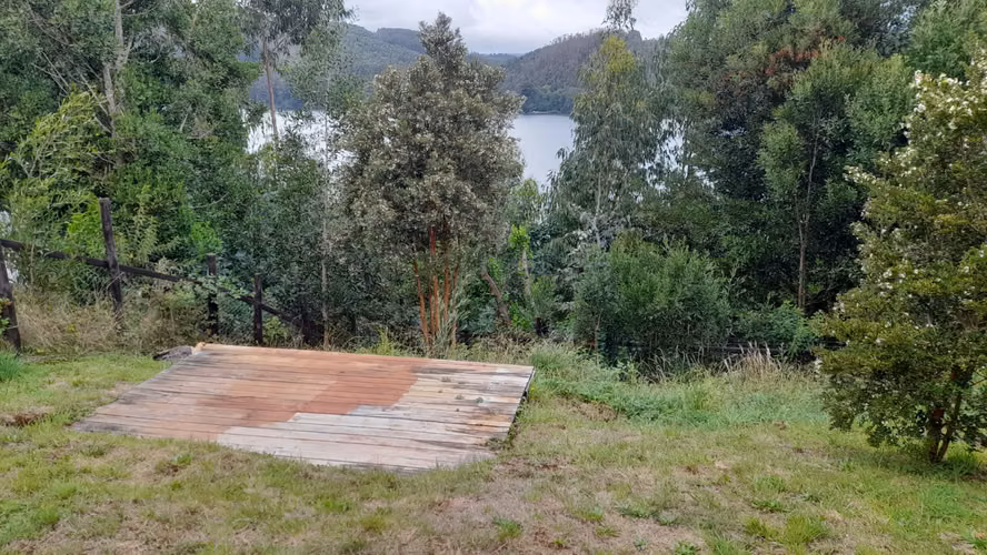 Venta de casa y cabaña en Pino Huacho con vista al río