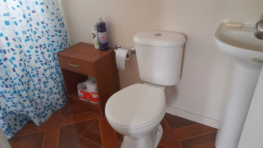 Venta de casa y cabaña en Pino Huacho con vista al río
