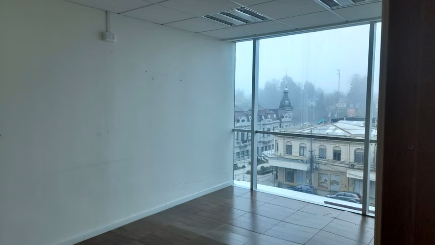 Arriendo Amplia Oficina en centro de Valdivia
