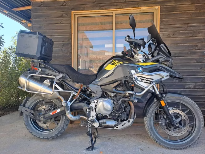 Bmw F750gs equipada