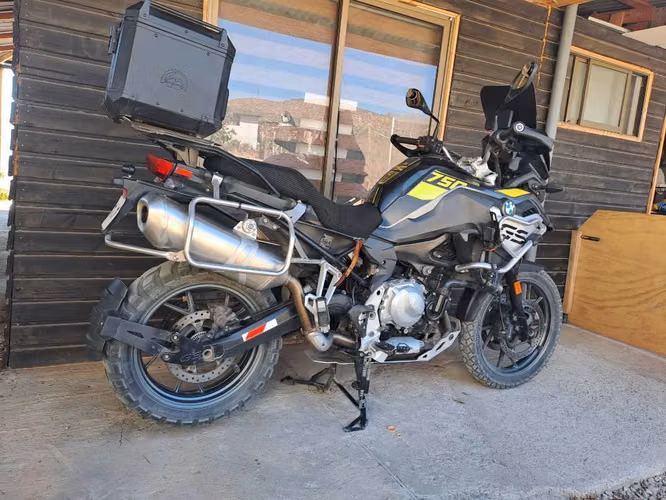 Bmw F750gs equipada