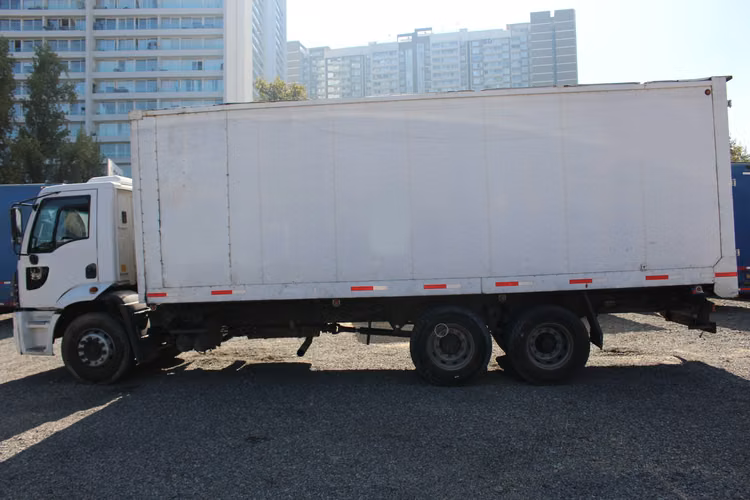 Camion Ford Cargo 2429E año 2013 6x2 Levante Furgon 7.50 Mtrs Facilidades