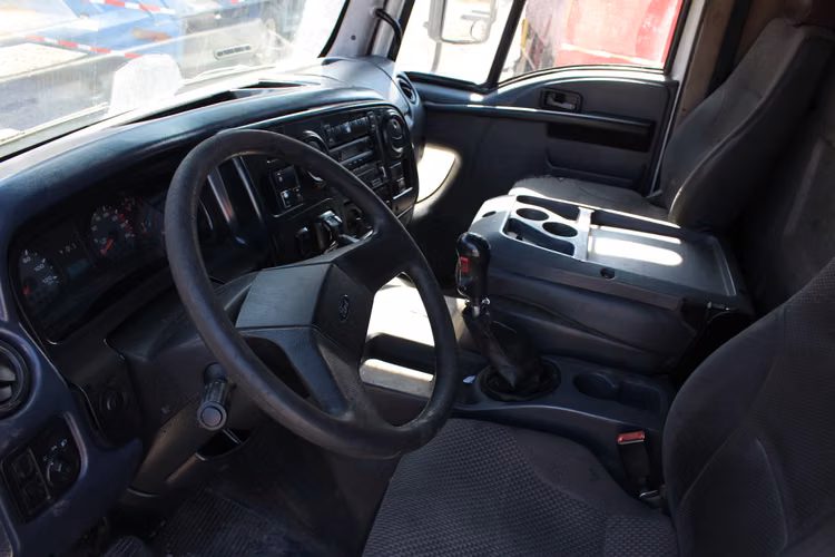 Camion Ford Cargo 2429E año 2013 6x2 Levante Furgon 7.50 Mtrs Facilidades