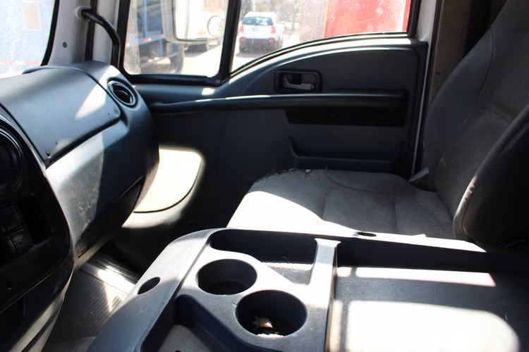 Camion Ford Cargo 2429E año 2013 6x2 Levante Furgon 7.50 Mtrs Facilidades