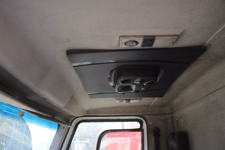 Camion Ford Cargo 2429E año 2013 6x2 Levante Furgon 7.50 Mtrs Facilidades