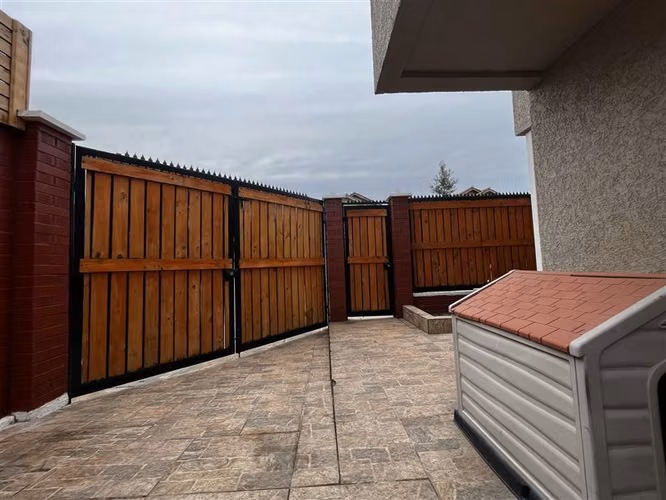 Casa esquina en venta 3 dormi 3 baños en Maipú con piscina