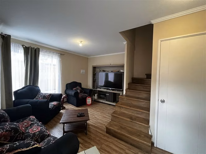 Casa esquina en venta 3 dormi 3 baños en Maipú con piscina