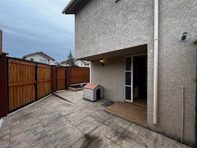Casa esquina en venta 3 dormi 3 baños en Maipú con piscina
