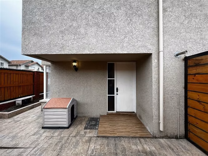Casa esquina en venta 3 dormi 3 baños en Maipú con piscina