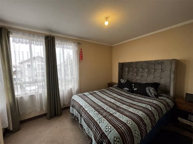 Casa esquina en venta 3 dormi 3 baños en Maipú con piscina