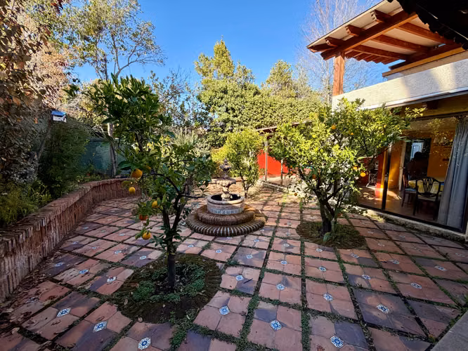 Casa Amplia con Jardín en Sector Tranquilo (164051)