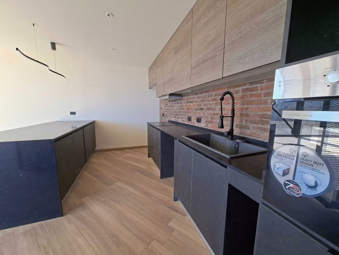 Moderna casa en condominio con amplio jardín (164064)