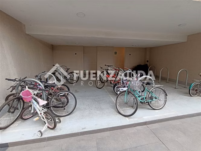 Depto. en venta de 2 dorm, 2 baños y est. en La Cisterna