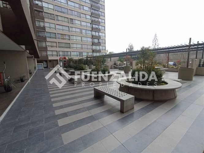 Depto. en venta de 2 dorm, 2 baños y est. en La Cisterna