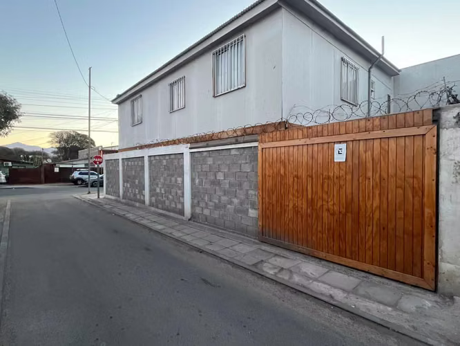 Moderna Casa con Excelente Conectividad (164136)