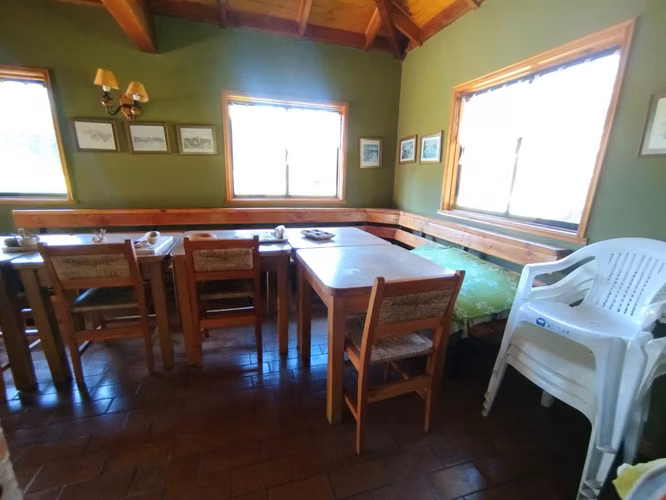 ESPECTACULAR PARCELA DE 1 Ha. CON CASA PRINCIPAL,  CASA CUIDADOR, AMPLIO QUINCHO, PISCINA, PUCON.