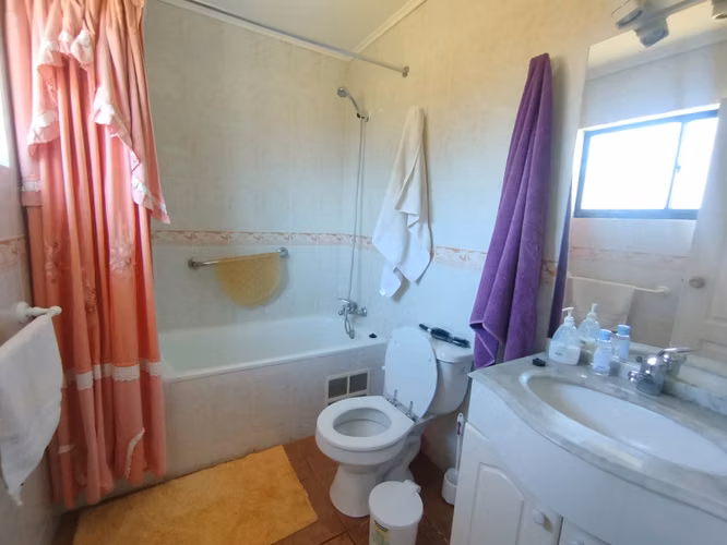 ESPECTACULAR PARCELA DE 1 Ha. CON CASA PRINCIPAL,  CASA CUIDADOR, AMPLIO QUINCHO, PISCINA, PUCON.
