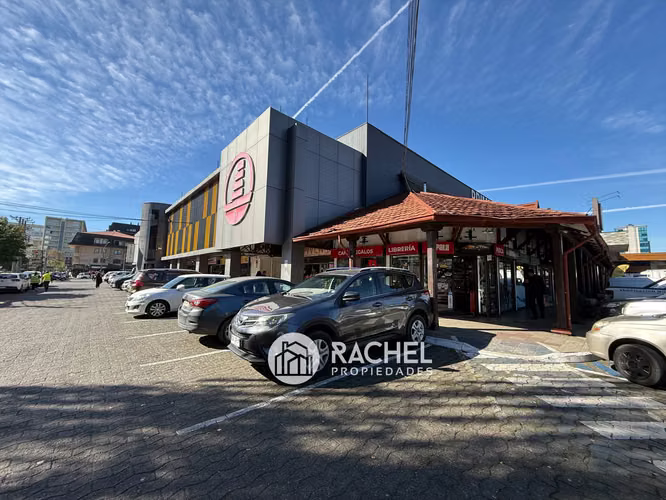 SE ARRIENDA LOCAL COMERCIAL EN CENTRO COMERCIAL TORREMOLINOS