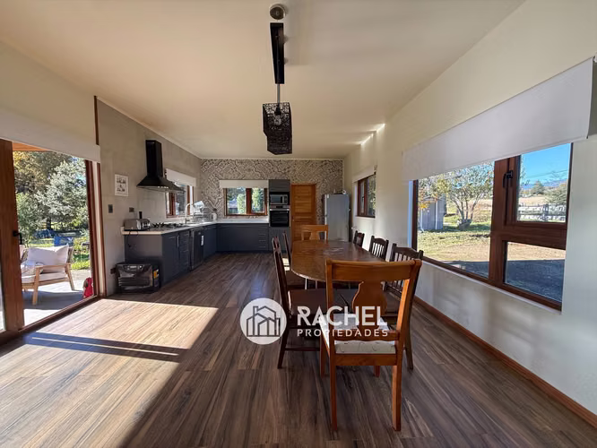 SE ARRIENDA HERMOSA CASA AMOBLADA AÑO CORRIDO - Condominio Country Pucón - Imagen 8