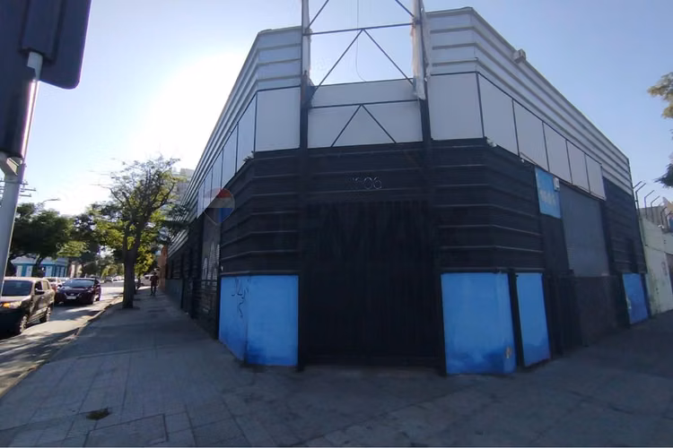 Venta galpon comercial, con oficina y bodegas