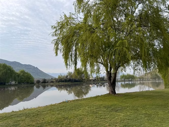 En condominio La Laguna, acceso a laguna de uso recreativo