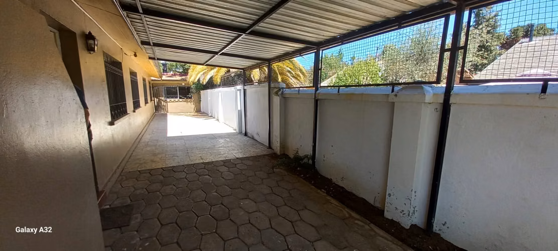 Se Vende Amplia y Segura Casa en Excelente Sector de Curicó