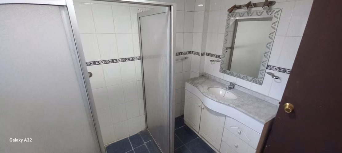 Se Vende Amplia y Segura Casa en Excelente Sector de Curicó